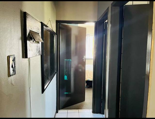 2 BEDROOM APARTMENT FOR SALE IN GLEN MARAIS